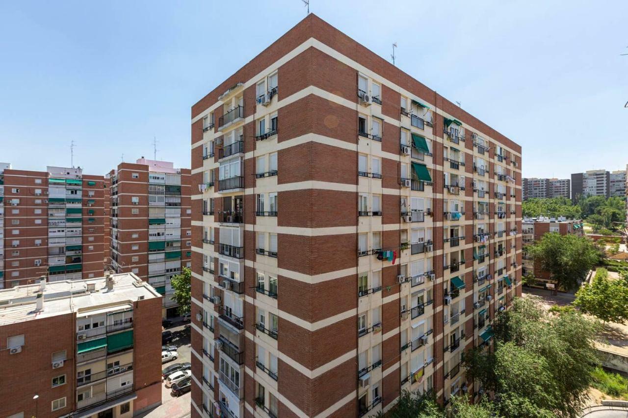 Apartamentos La Vaguada Suites Мадрид Экстерьер фото